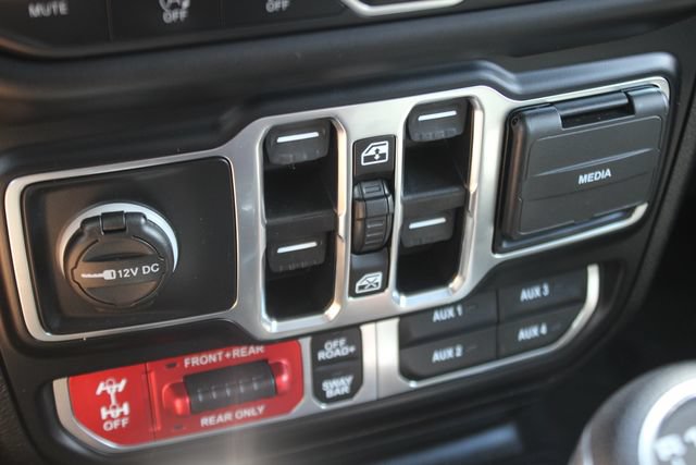 Used 2021 Jeep Gladiator Rubicon AWD/4WD image 10