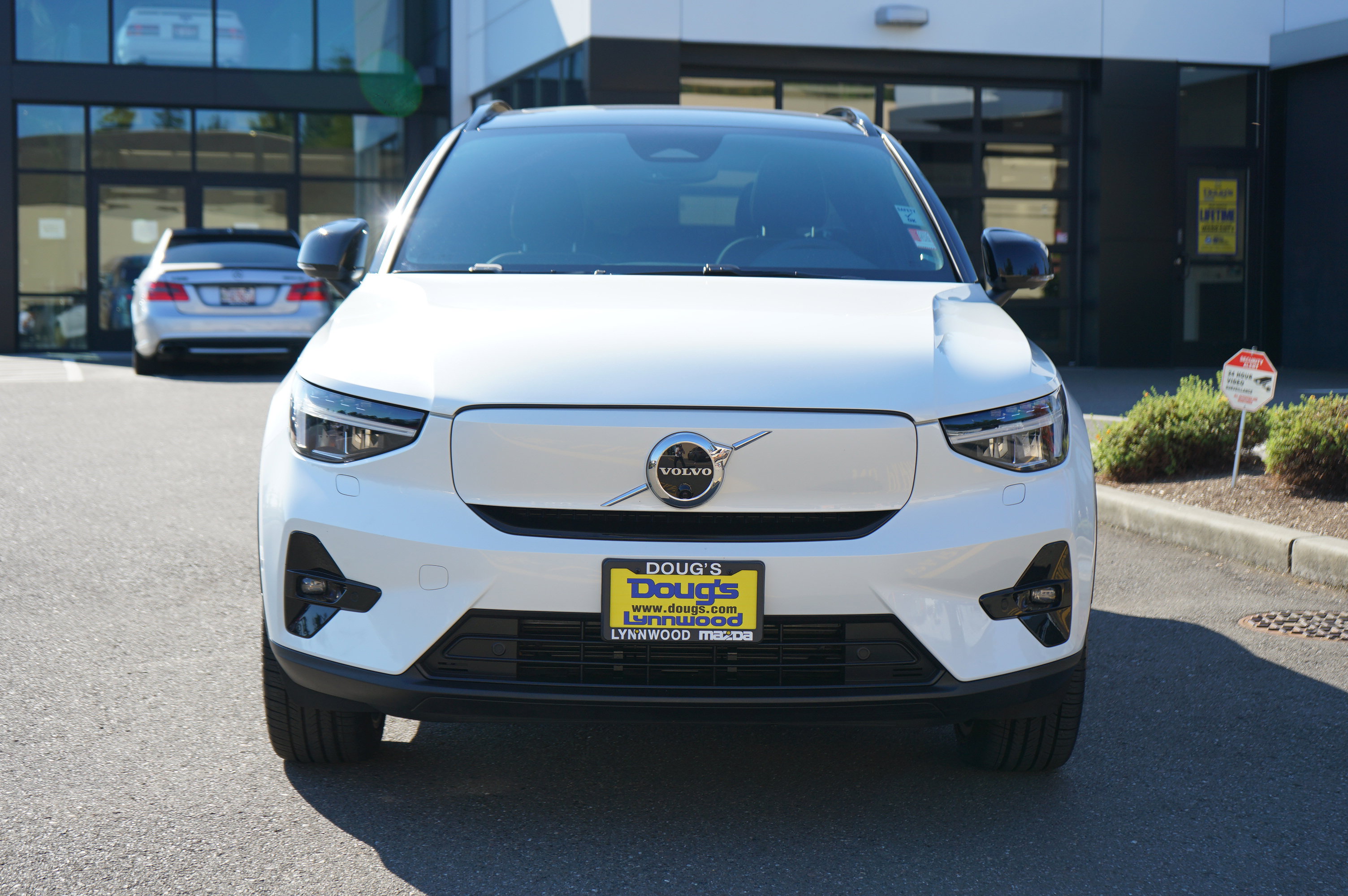 Used 2023 Volvo XC40 Recharge Ultimate image 9