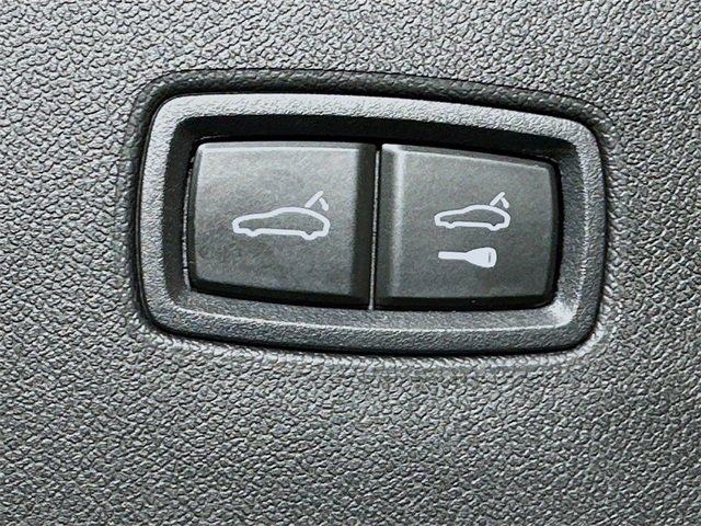 Used 2024 Porsche Cayenne w/ Sport Chrono Package image 16