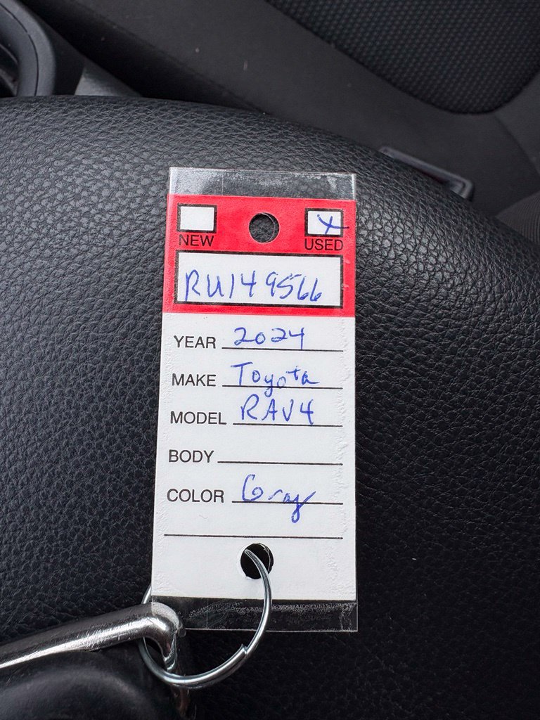 Used 2024 Toyota RAV4 LE AWD/4WD image 32