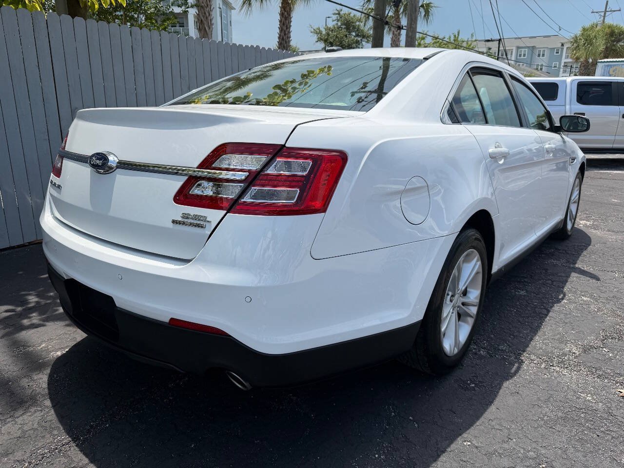 Used 2017 Ford Taurus SEL w/ Equipment Group 201A FWD image 13