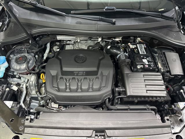 Used 2023 Volkswagen Tiguan SE w/ Panoramic Sunroof Package AWD/4WD image 9