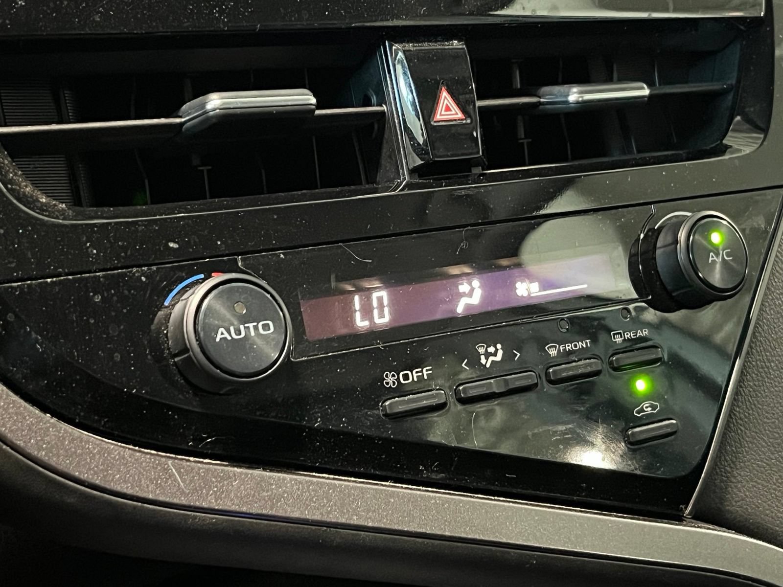 Used 2021 Toyota Camry SE FWD image 21