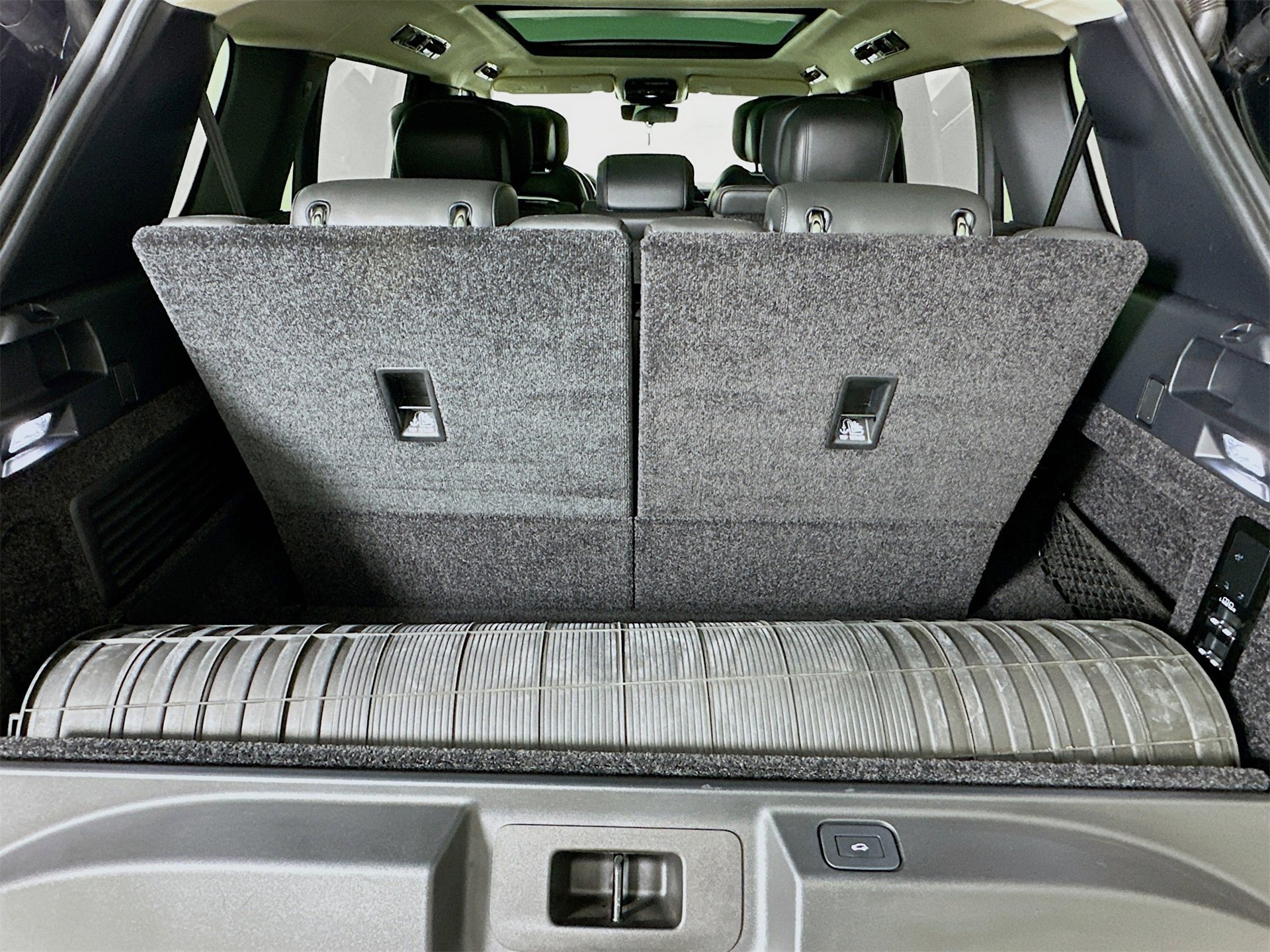 Used 2025 Land Rover Range Rover Long Wheelbase Autobiography image 28