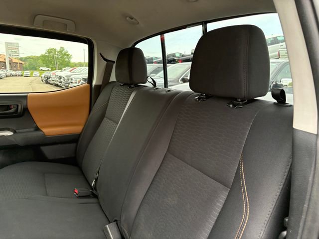 Used 2018 Toyota Tacoma SR5 AWD/4WD image 20