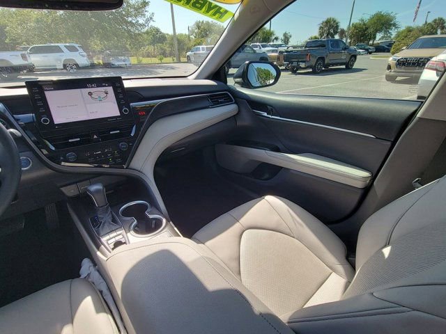 Used 2023 Toyota Camry XLE FWD image 3