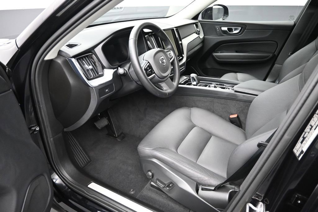 Used 2025 Volvo XC60 B5 Plus w/ Climate Package AWD/4WD image 9