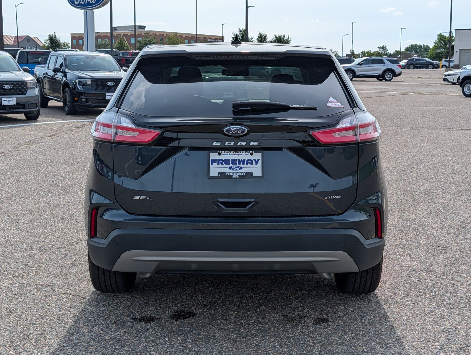 Used 2024 Ford Edge SEL w/ Convenience Package AWD/4WD image 4