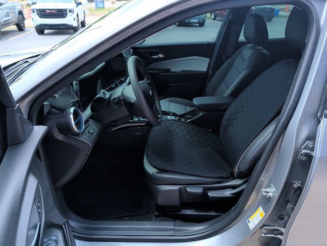 Used 2025 Chevrolet Trax LT FWD image 10