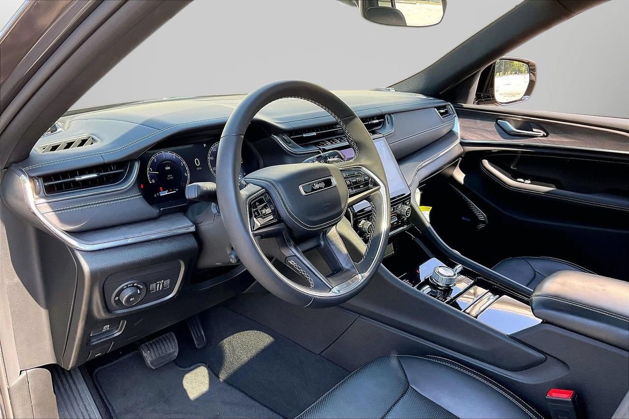 Certified 2023 Jeep Grand Cherokee Overland AWD/4WD image 20