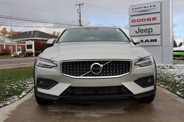 Used 2021 Volvo V60 T5 Cross Country w/ Climate Package image 5