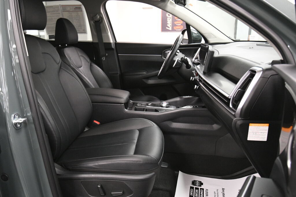 Used 2025 Kia Sorento EX AWD/4WD image 27