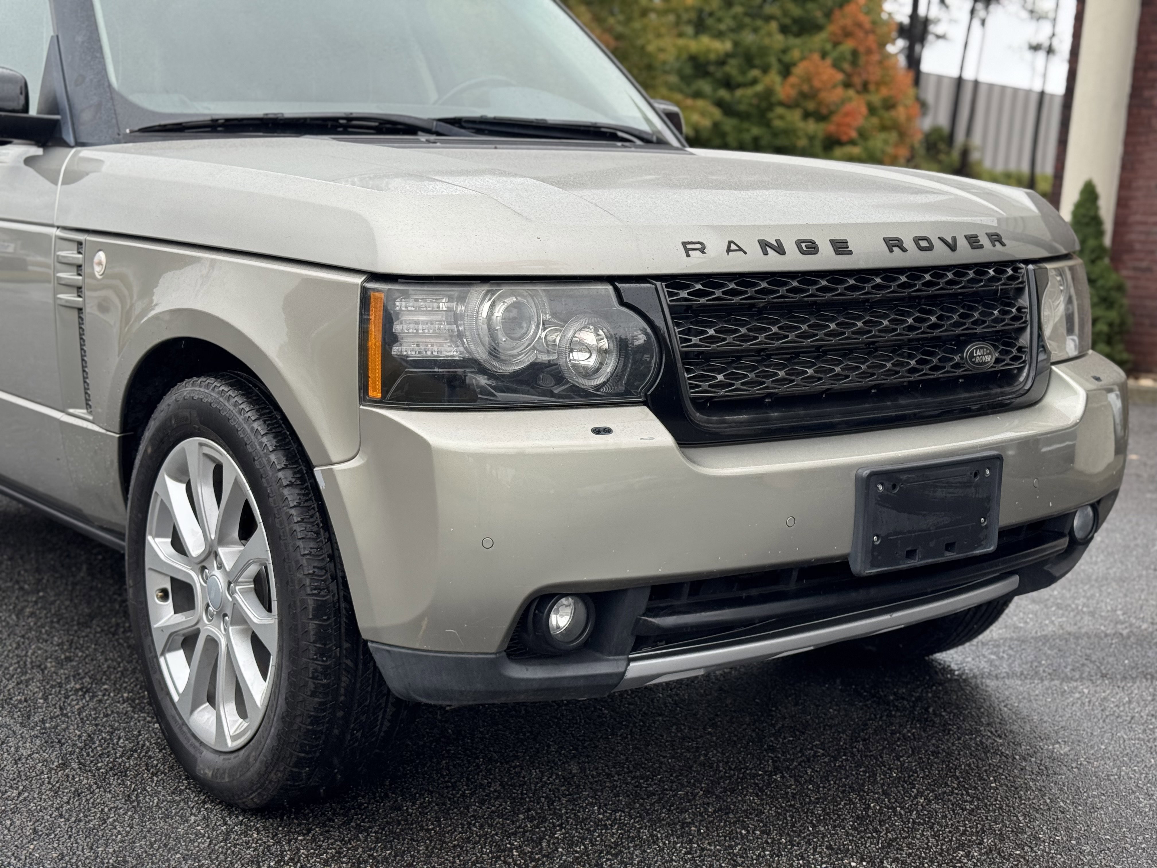 Used 2012 Land Rover Range Rover HSE image 10