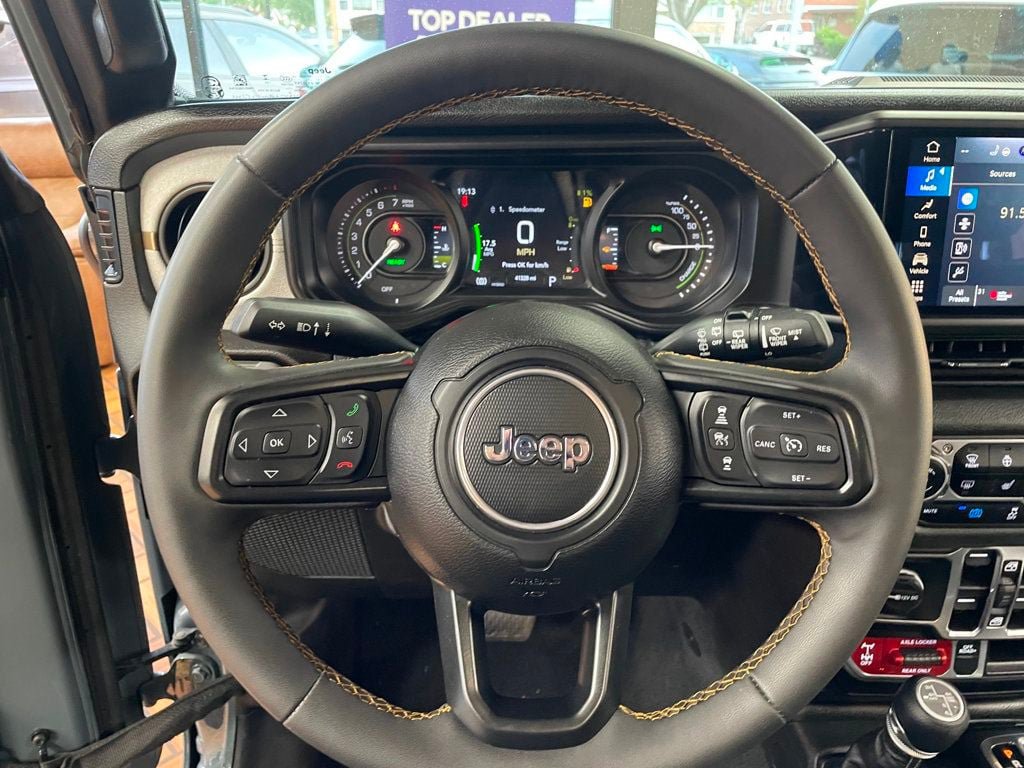 Used 2024 Jeep Wrangler Unlimited AWD/4WD image 20