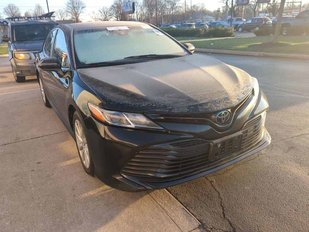 Used 2020 Toyota Camry LE image 3