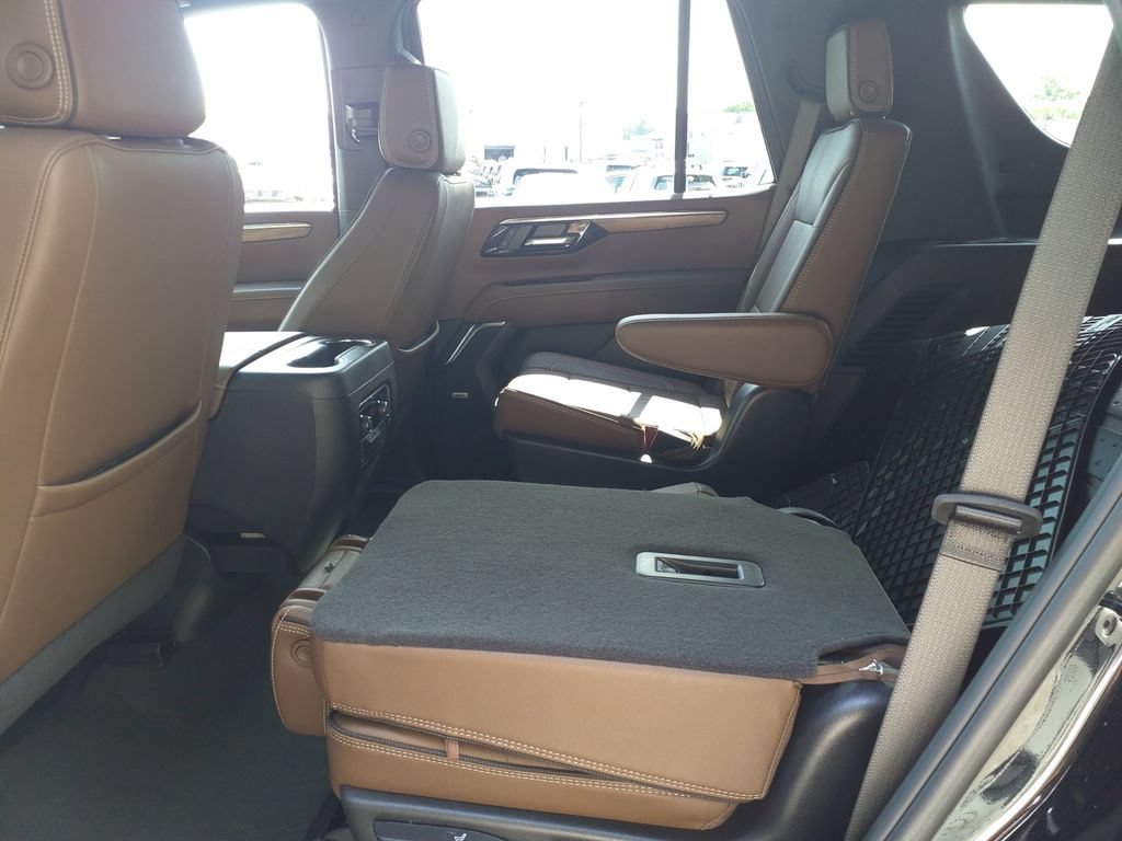 Used 2025 Chevrolet Tahoe High Country AWD/4WD image 21