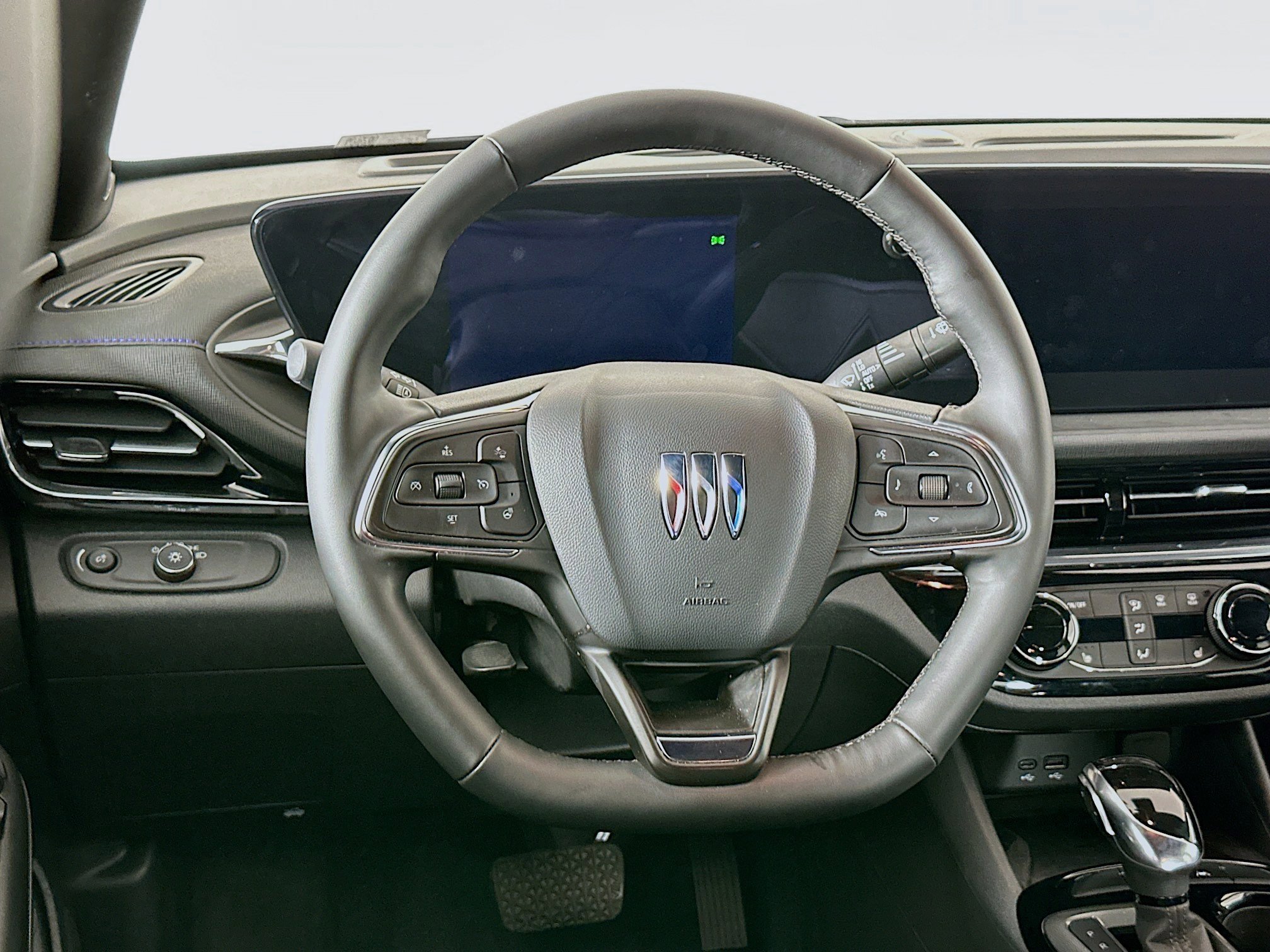 Used 2025 Buick Envista Sport Touring w/ Convenience I Package FWD image 17