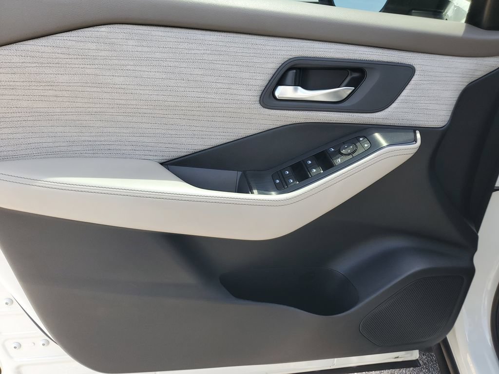 Used 2023 Nissan Rogue SV FWD image 17