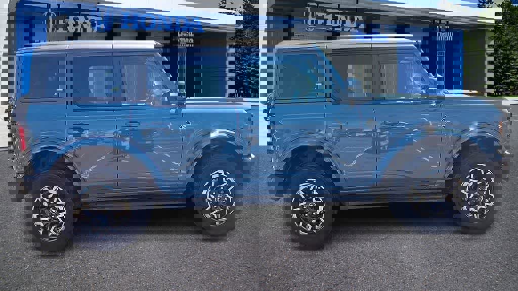 Used 2022 Ford Bronco Outer Banks image 9