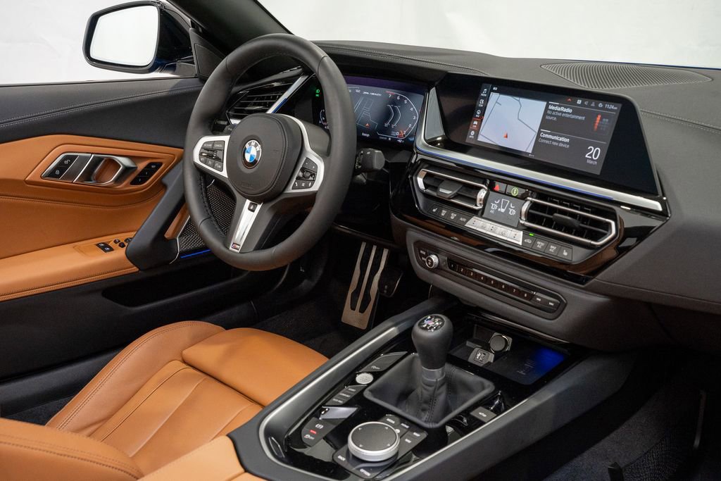 Used 2025 BMW Z4 M40i w/ Edition image 11