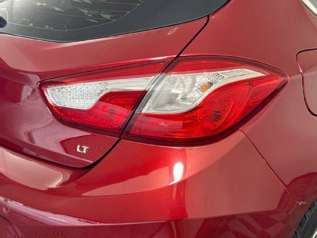 Used 2018 Chevrolet Cruze LT w/ Convenience Package FWD image 33
