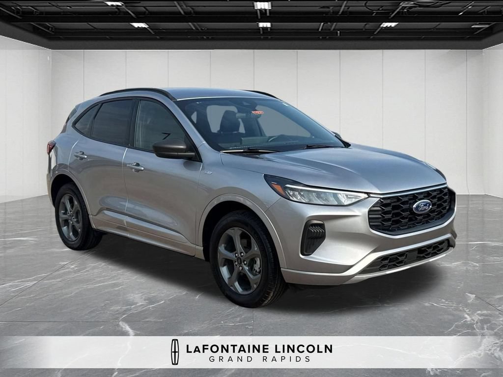 Used 2023 Ford Escape ST-Line w/ Tech Pack #1 AWD/4WD image 7