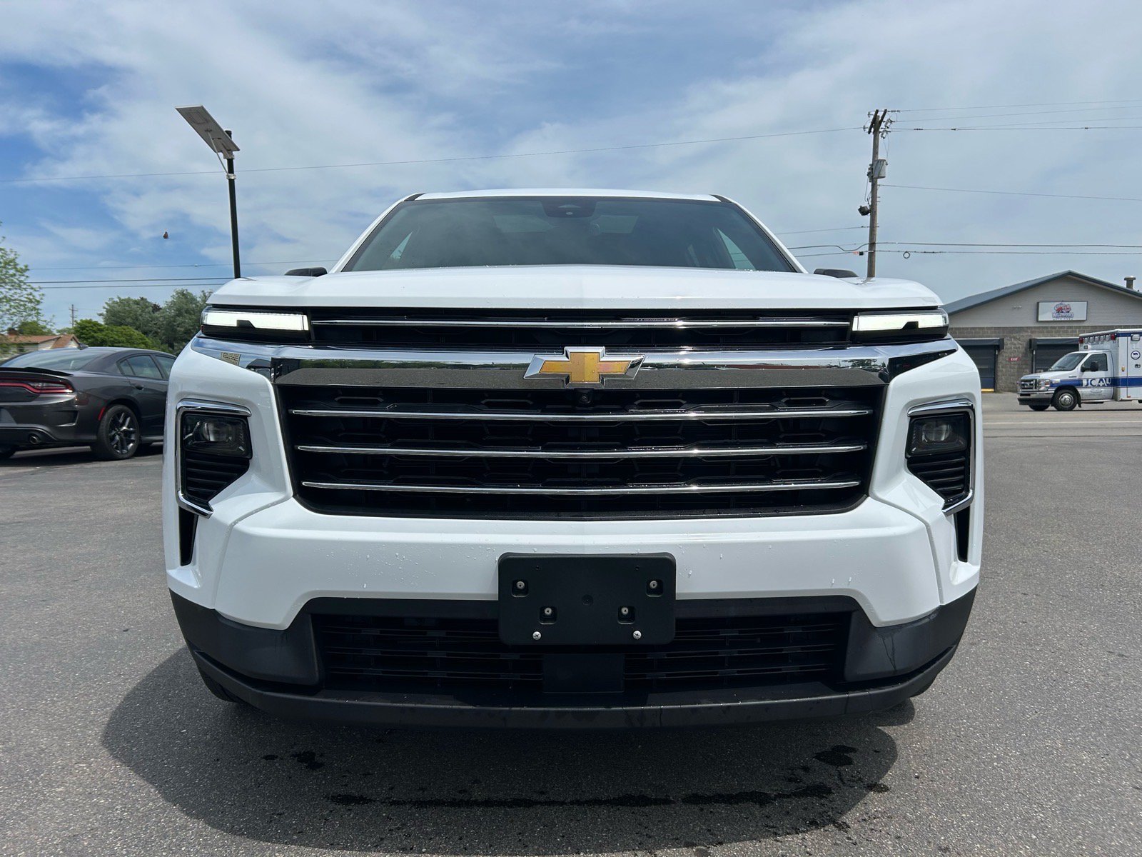 Used 2025 Chevrolet Traverse LT w/ Sun and Wheel Package AWD/4WD image 3