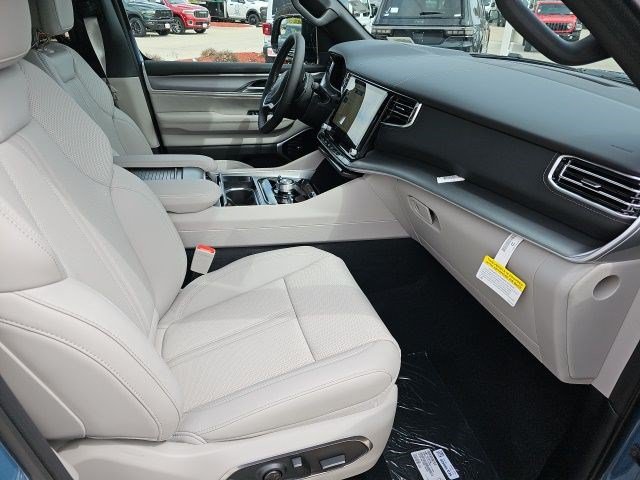 New 2026 Jeep Grand Wagoneer Limited AWD/4WD image 9
