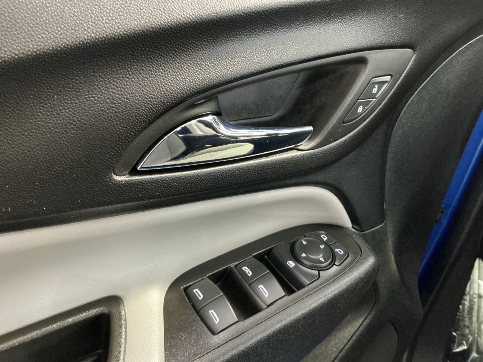 Used 2024 Chevrolet Equinox LS w/ LPO, Floor Liner Package FWD image 16