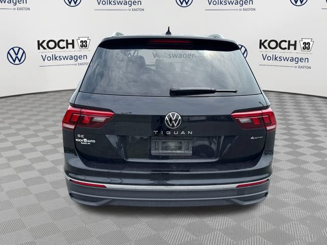 Used 2024 Volkswagen Tiguan SE w/ Panoramic Sunroof Package AWD/4WD image 7