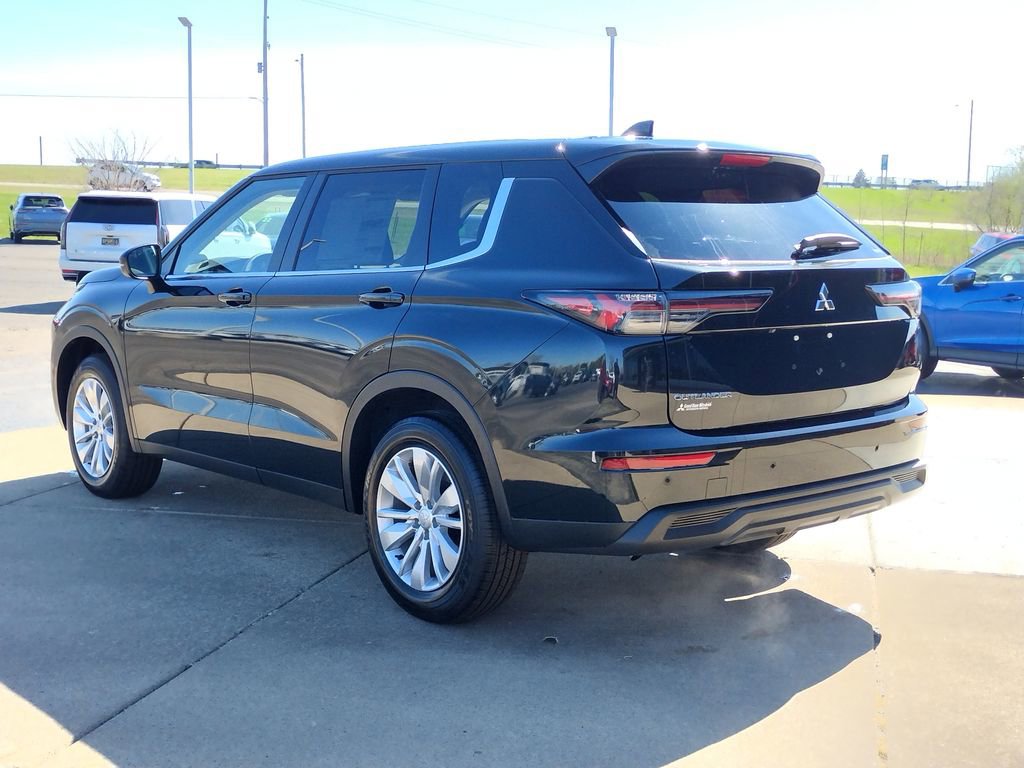 New 2026 Mitsubishi Outlander ES AWD/4WD image 18