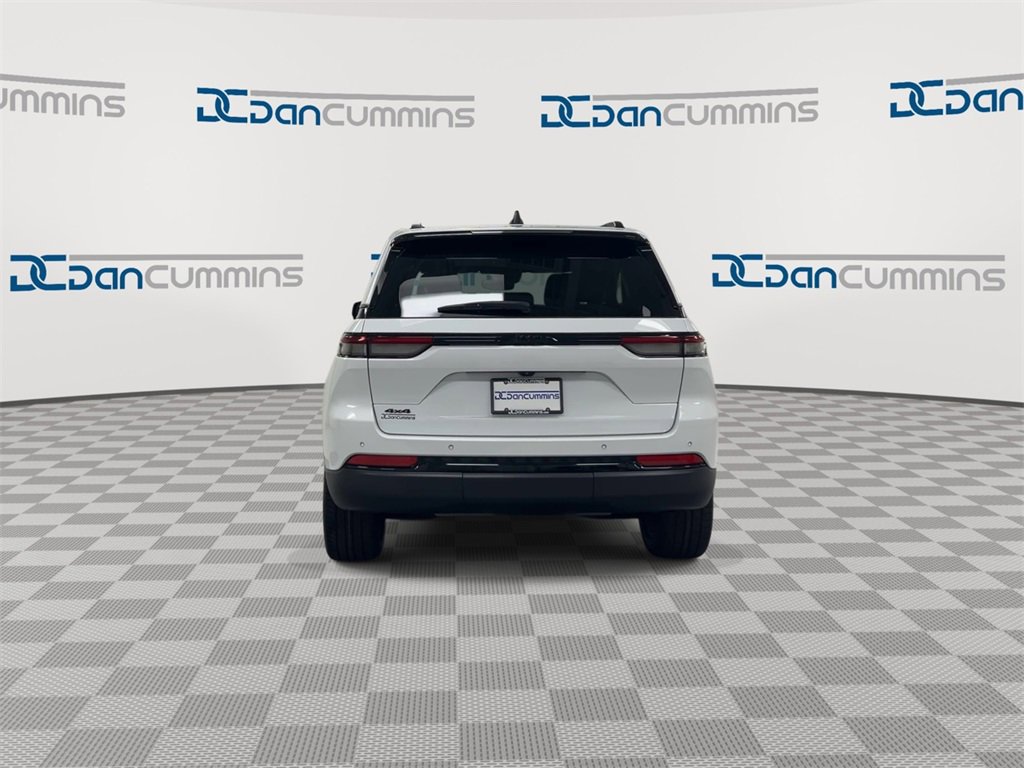 Used 2023 Jeep Grand Cherokee Altitude image 7