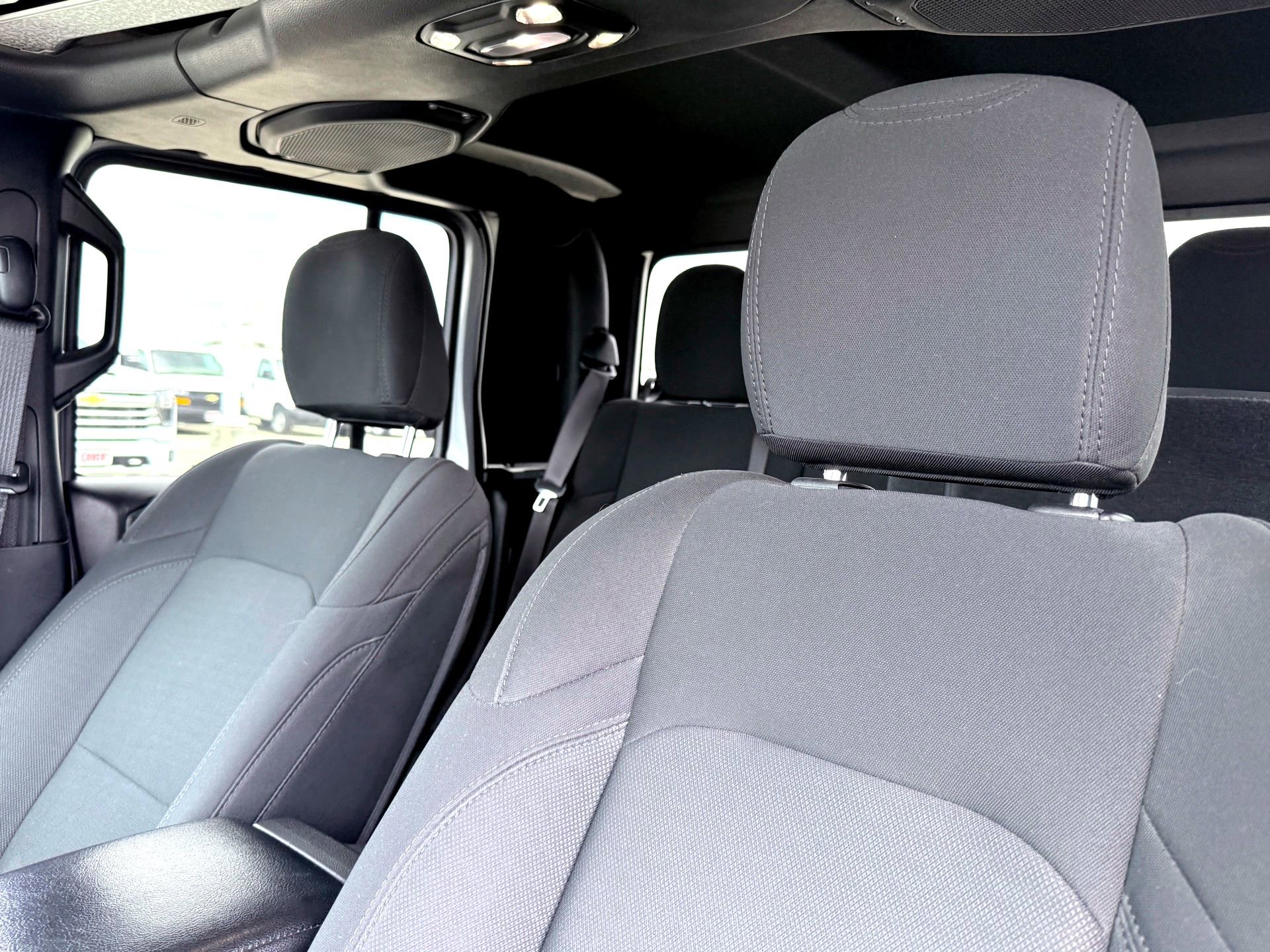 Used 2021 Jeep Gladiator Willys AWD/4WD image 12