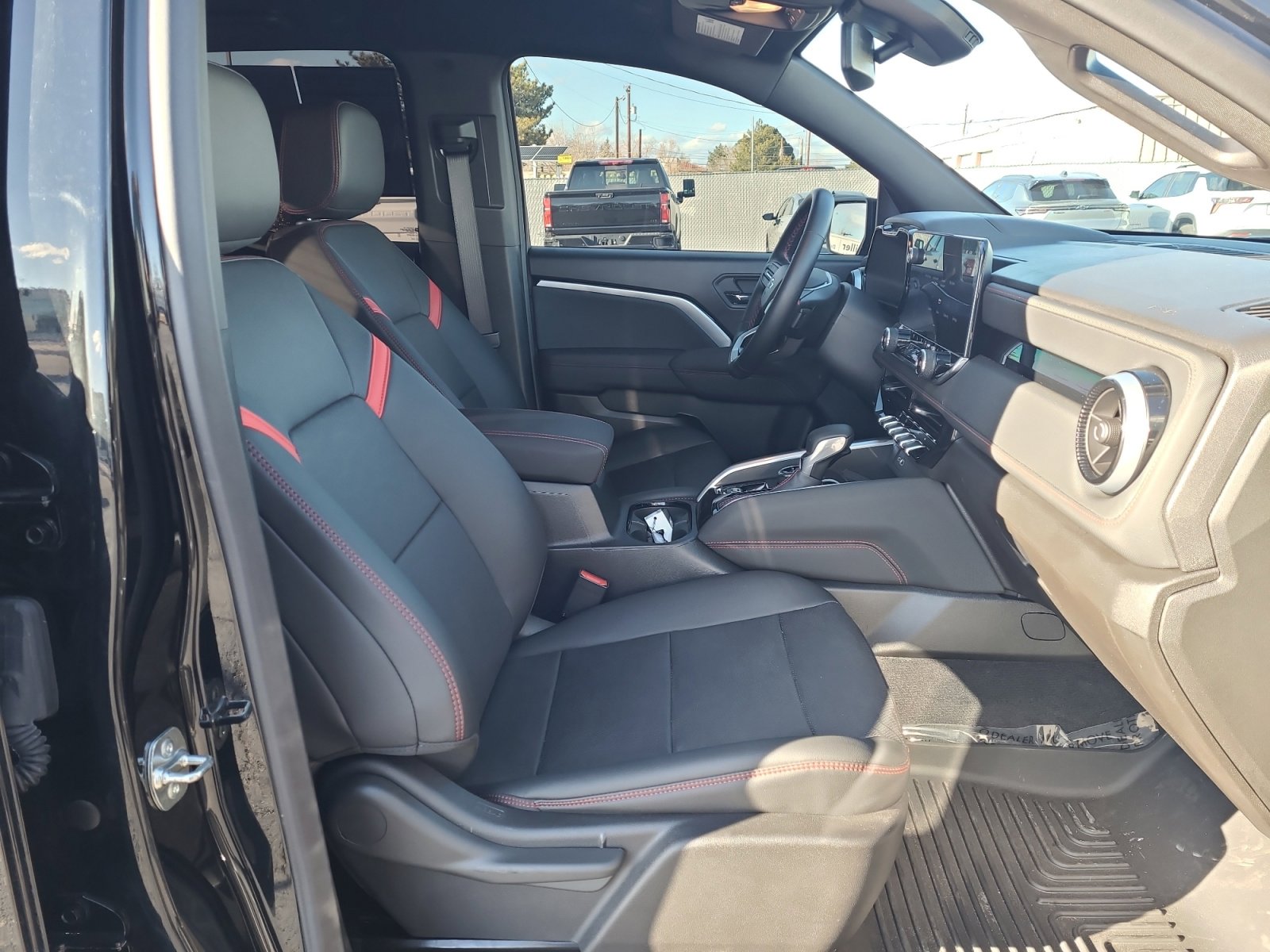 Used 2025 Chevrolet Colorado Z71 w/ Z71 Convenience Package 2 image 29