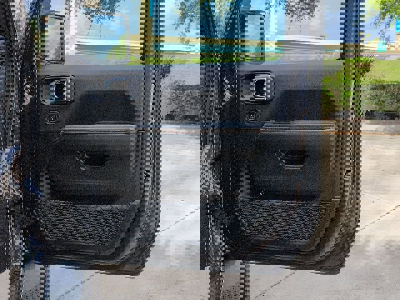 Used 2025 Jeep Wrangler Sahara image 20