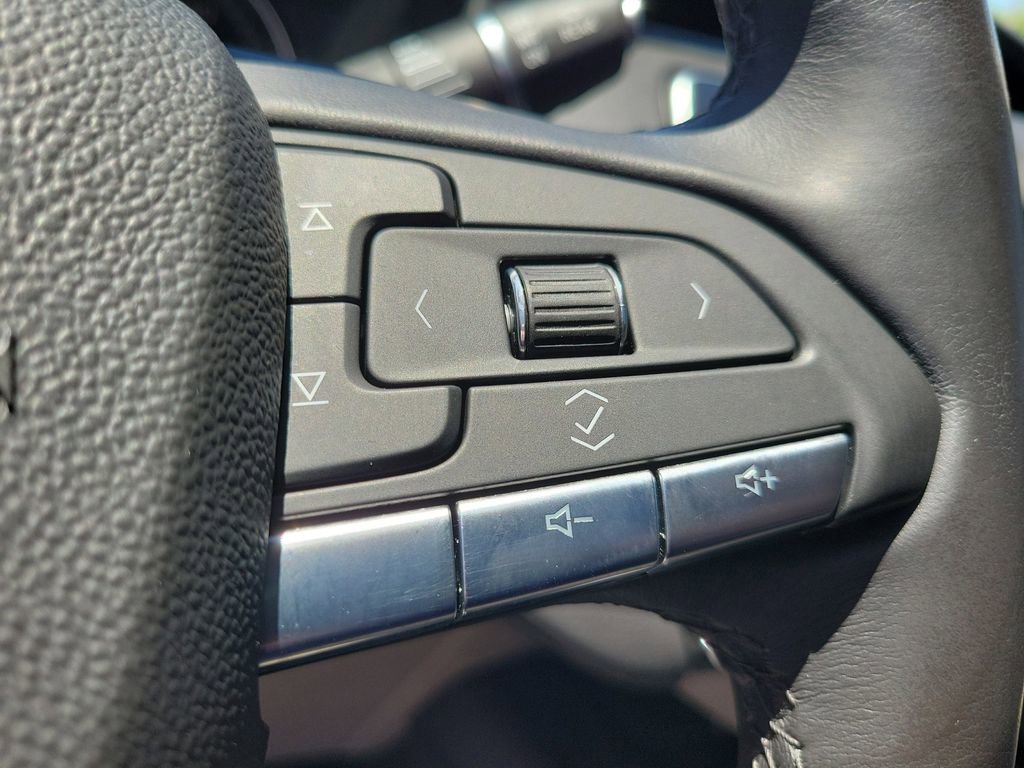 Used 2021 Cadillac XT4 Premium Luxury w/ Enhanced Visibility Package FWD image 25