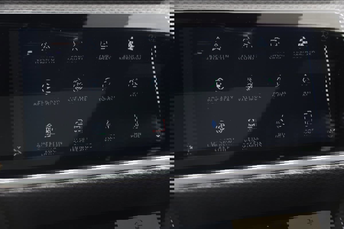 Used 2021 Land Rover Range Rover Velar R-Dynamic S image 33