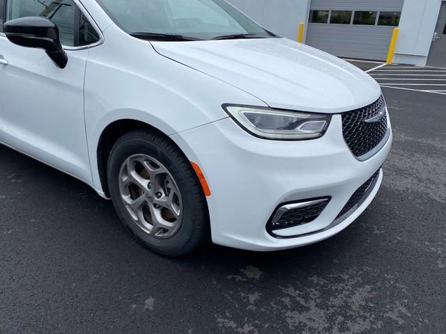 Certified 2024 Chrysler Pacifica Limited FWD image 44