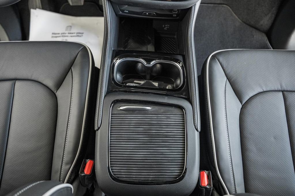 New 2026 Chrysler Pacifica Limited w/ Uconnect Theater Family Group image 25