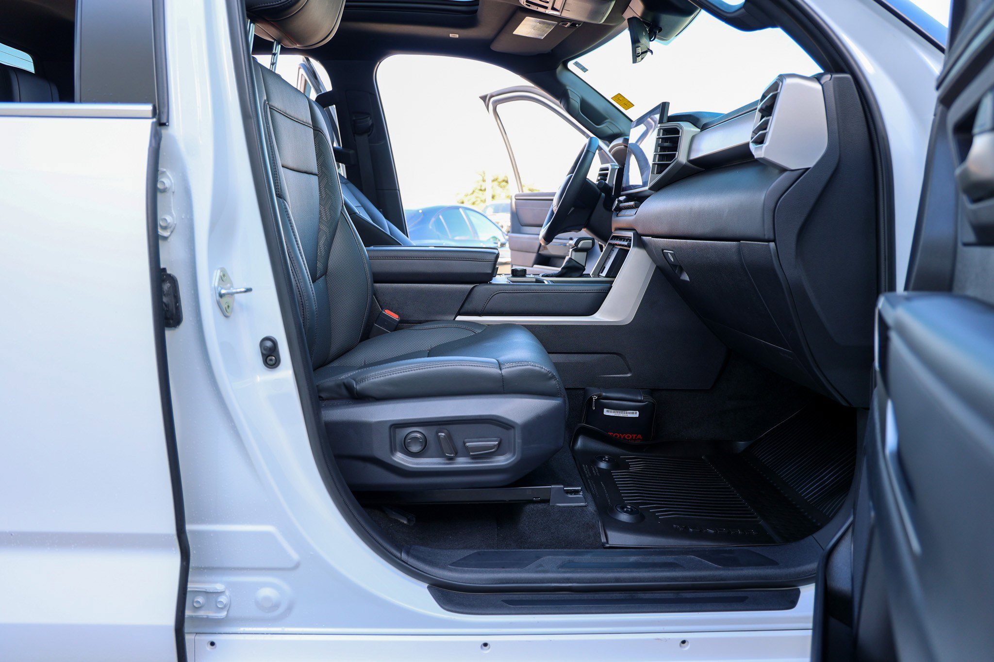 Used 2025 Toyota Tundra Limited image 52