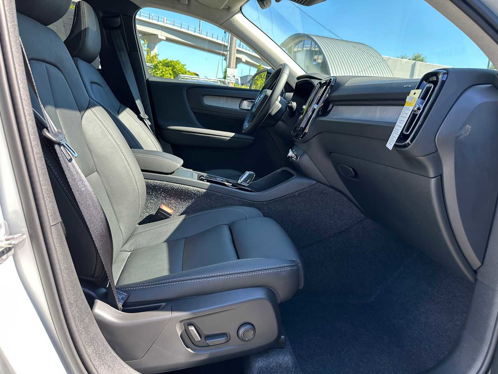 New 2025 Volvo XC40 B5 Ultra w/ Climate Package image 10
