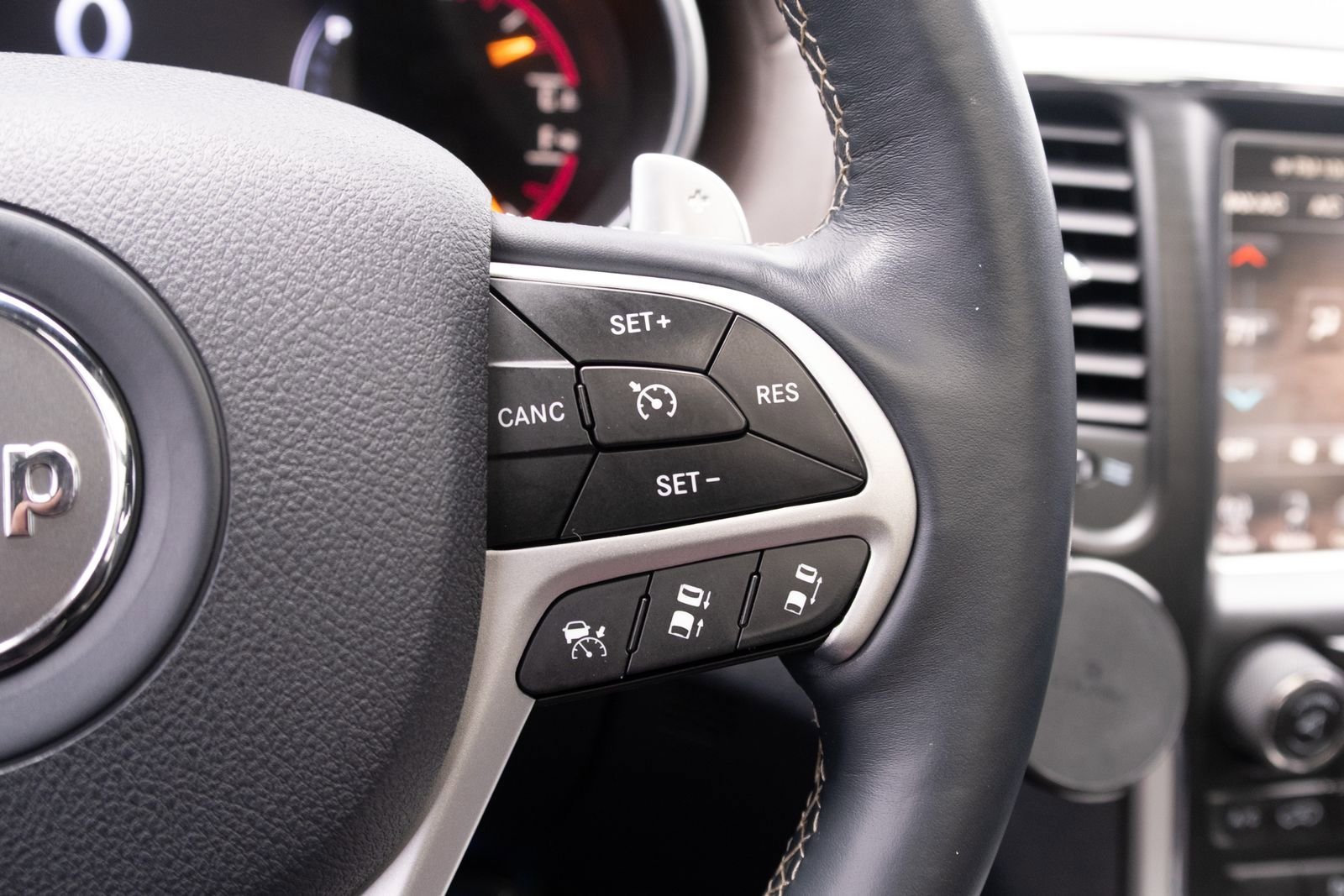 Used 2014 Jeep Grand Cherokee Overland w/ Mopar Chrome Edition Group image 9