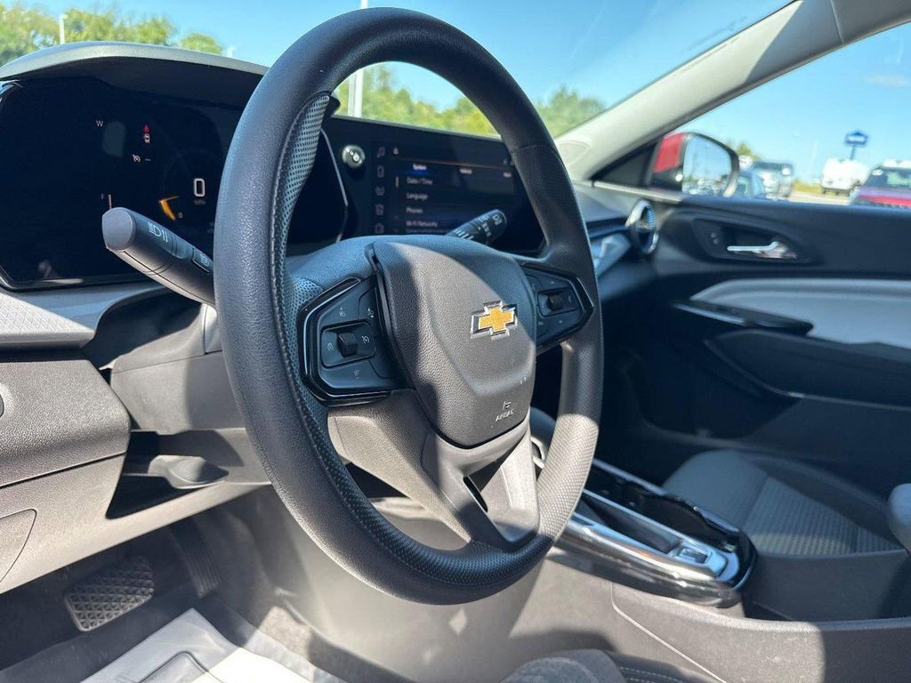 Used 2024 Chevrolet Trax LT image 9
