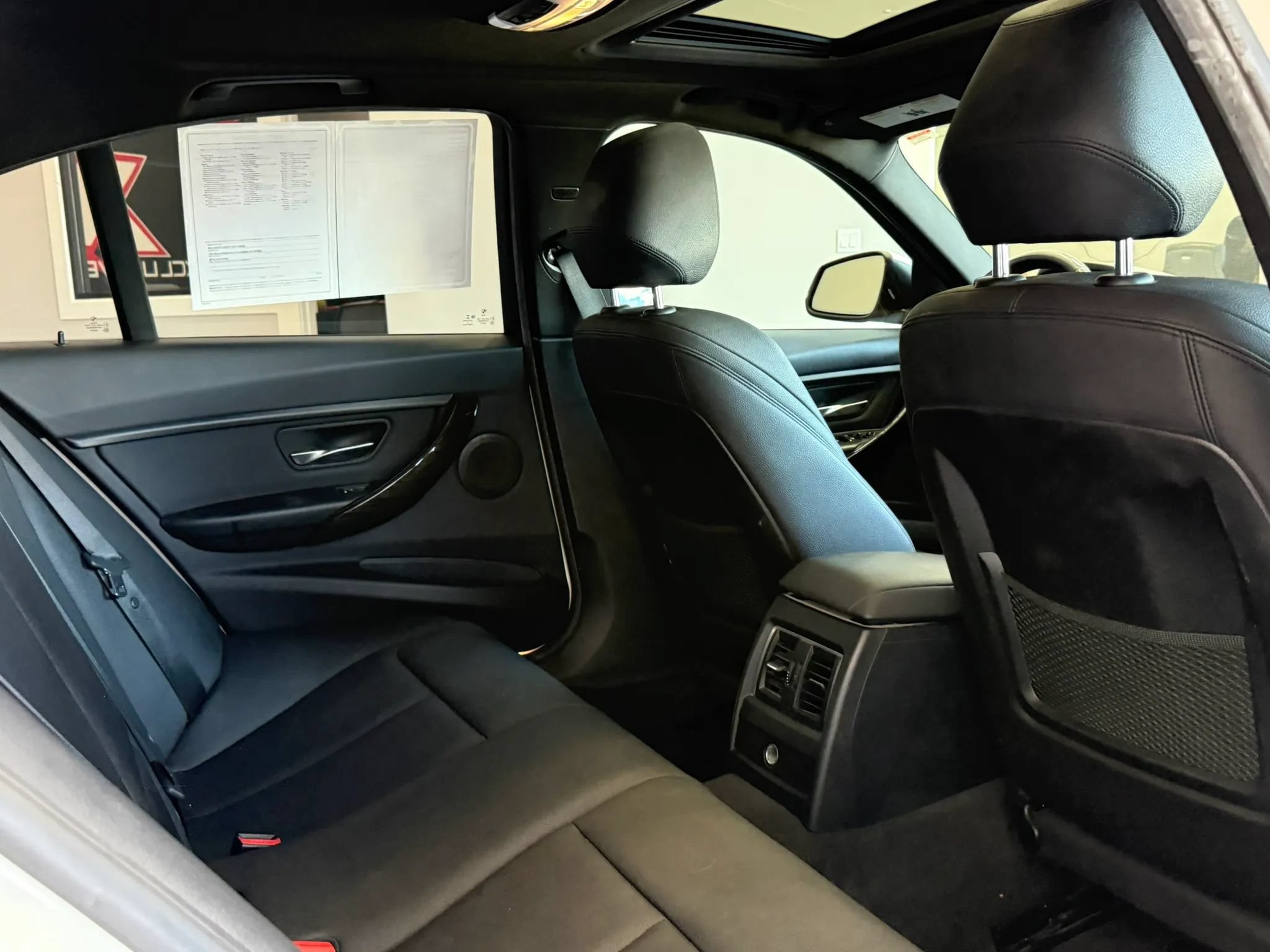 Used 2018 BMW 320i Sedan RWD image 30