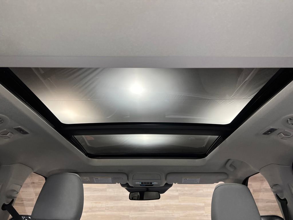 Used 2025 Ford Explorer Platinum w/ Ultimate Package image 16