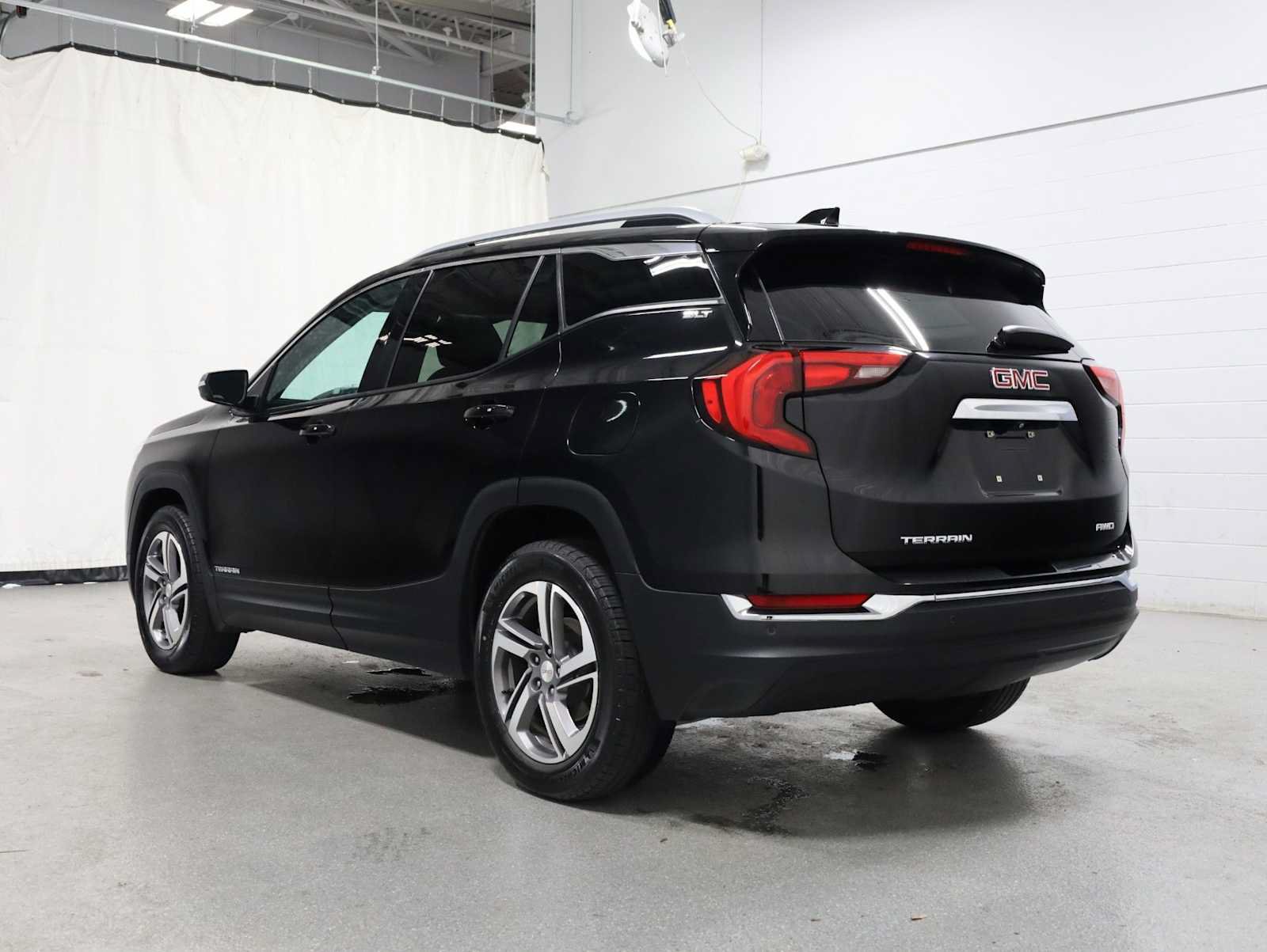Used 2021 GMC Terrain SLT w/ Infotainment Package II AWD/4WD image 3