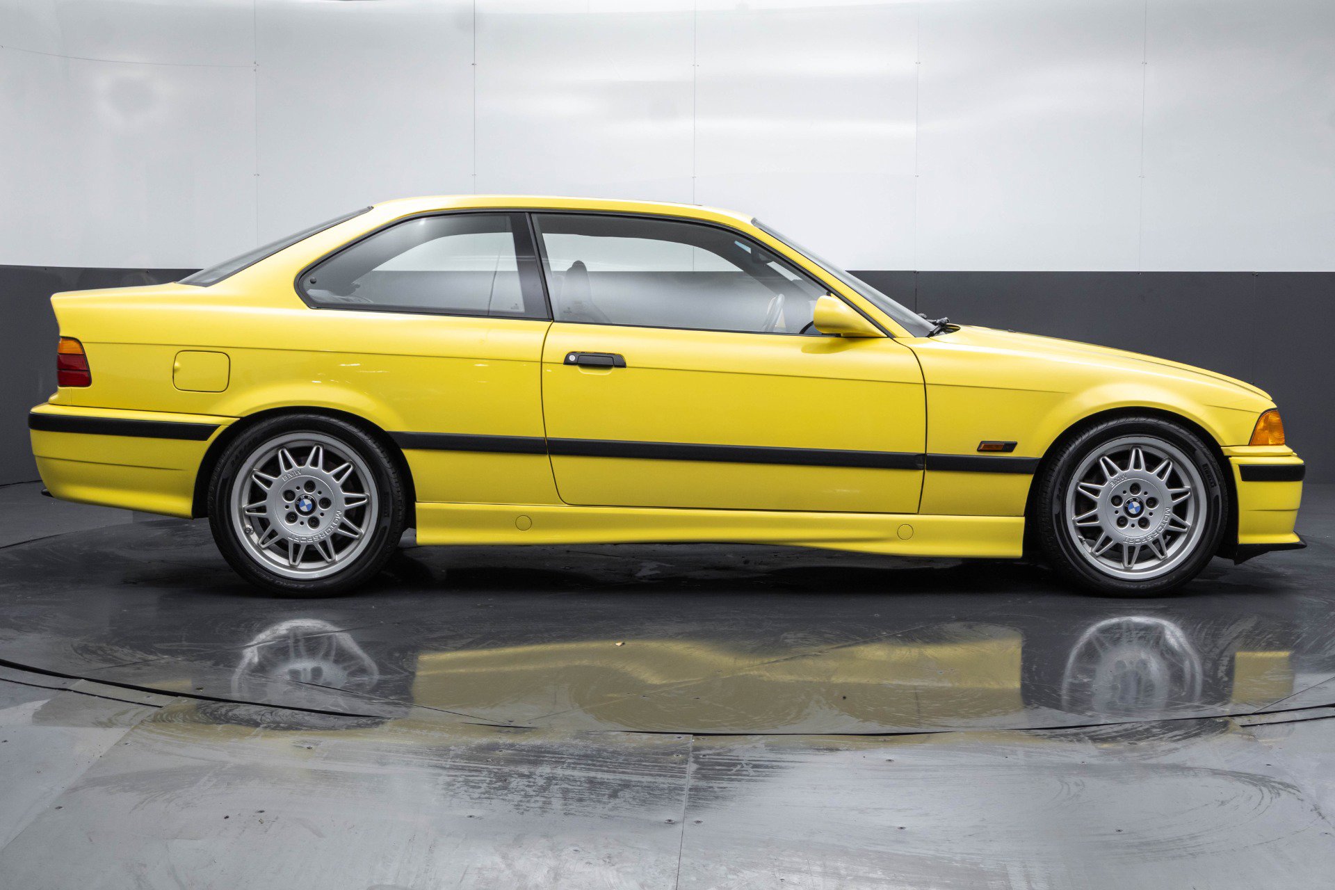 Used 1995 BMW M3 Coupe image 2