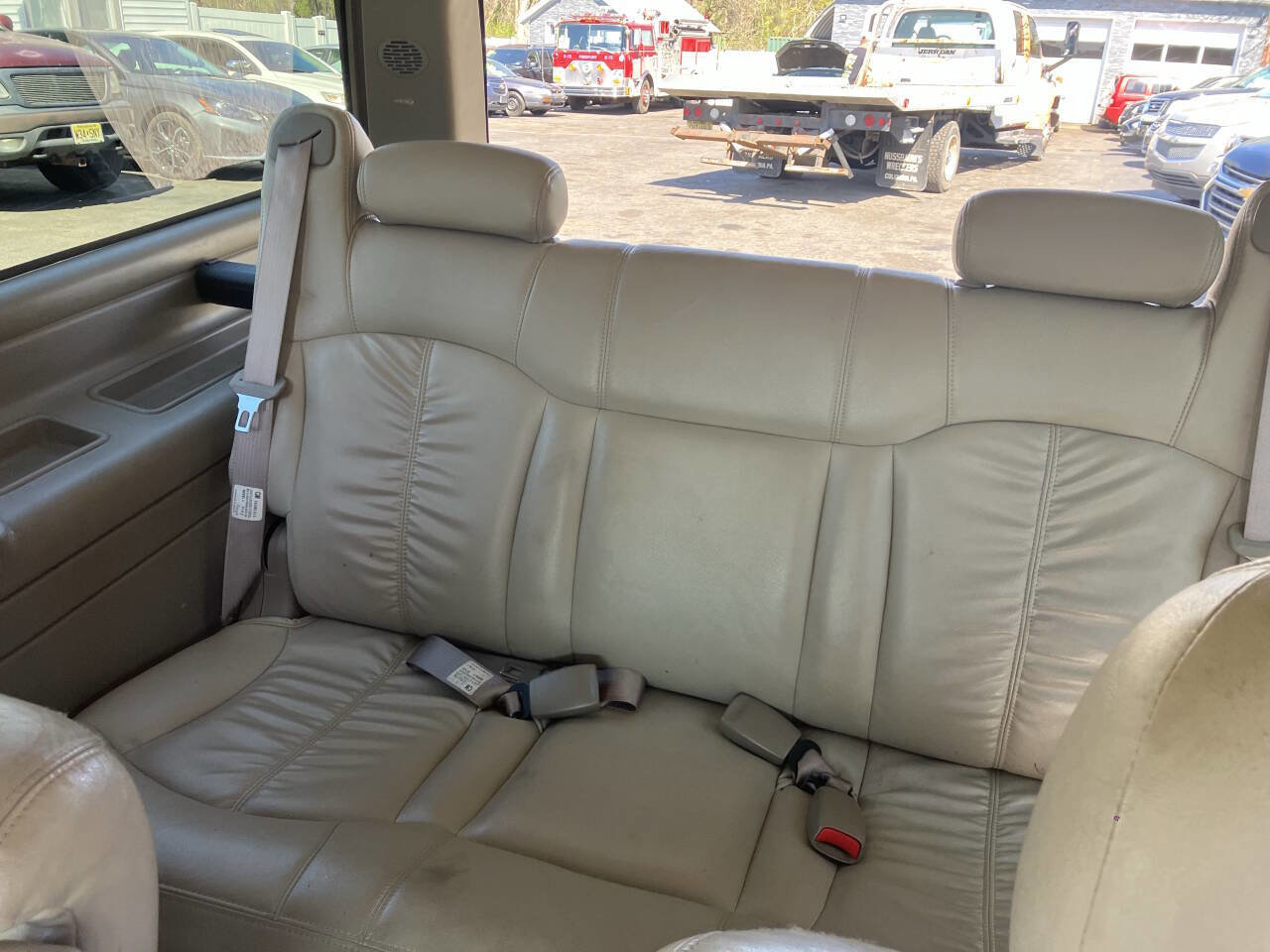 Used 2002 Chevrolet Suburban Z71 image 26