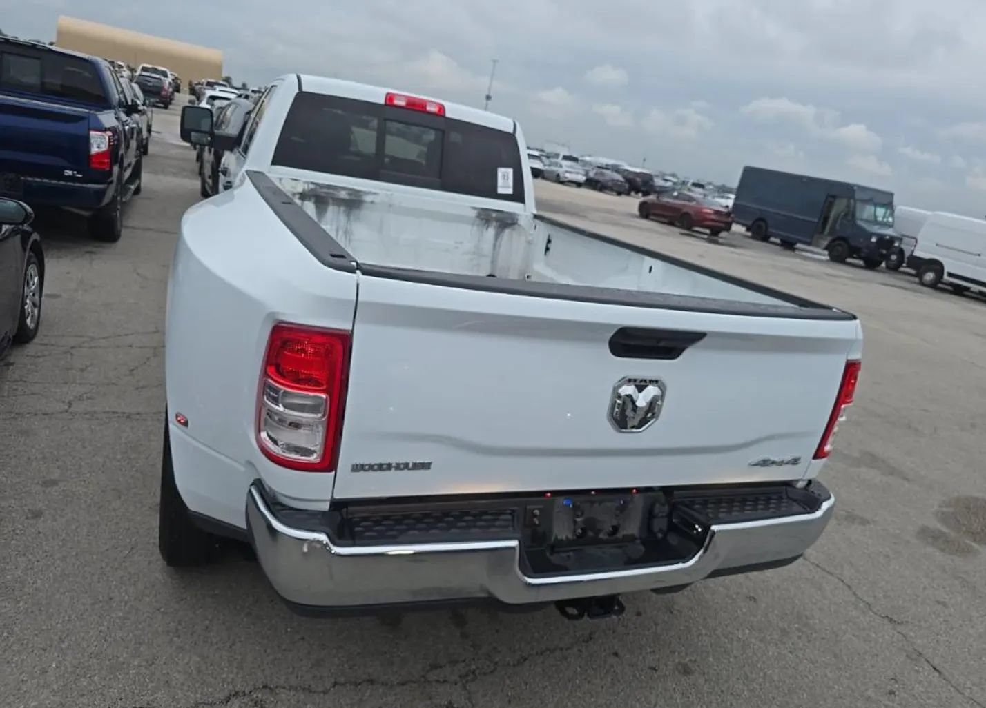 Used 2024 RAM 3500 Tradesman w/ Chrome Appearance Group AWD/4WD image 18