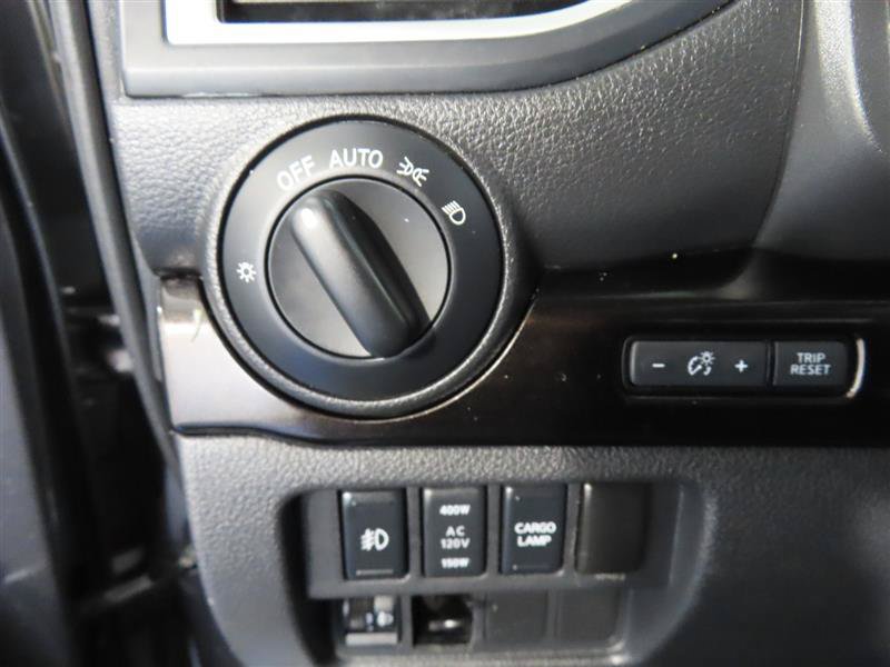 Used 2019 Nissan Titan SV w/ SV Convenience Package AWD/4WD image 18